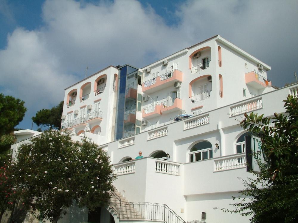 Hotel La Ginestra Forio  Exterior photo