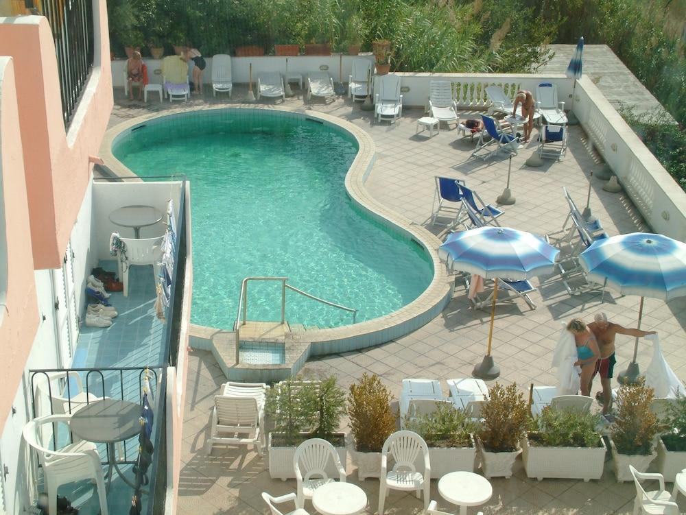 Hotel La Ginestra Forio  Exterior photo
